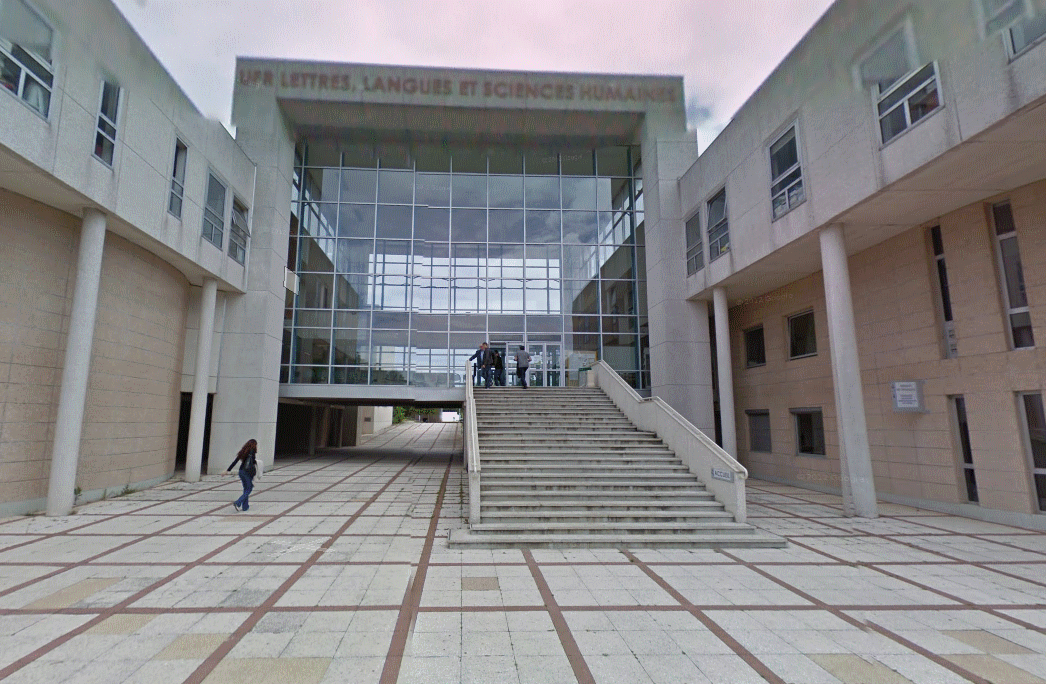 Photo de l'entrée de l'UFR LLSH